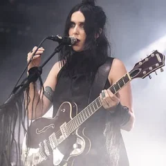 Chelsea Wolfe height profile photo
