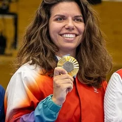 Chiara Leone height profile photo