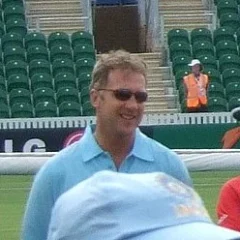 Chris Broad (cricketer) height profile photo