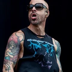 Chris Daughtry height profile photo