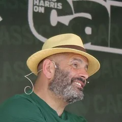 Chris Harris (journalist) height profile photo