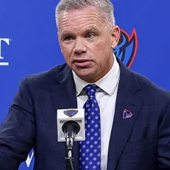 Chris Holtmann height profile photo