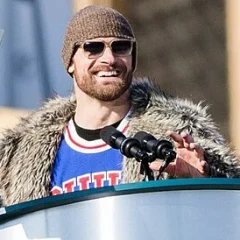 Chris Long height profile photo