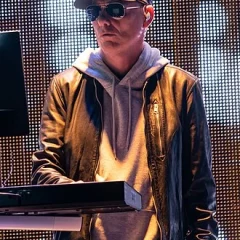Chris Lowe height profile photo