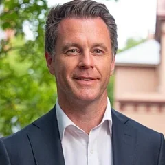 Chris Minns height profile photo
