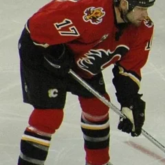 Chris Simon height profile photo