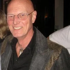 Chris Slade height profile photo