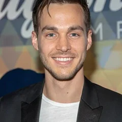 Chris Wood (actor) height profile photo