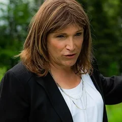 Christine Hallquist height profile photo