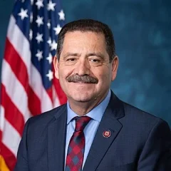 Chuy García height profile photo