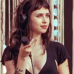Clairo height profile photo