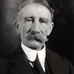 Claude Bowes-Lyon, 14th Earl of Strathmore and Kinghorne height profile photo