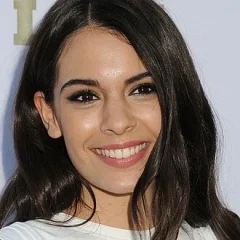 Claudia Traisac height profile photo