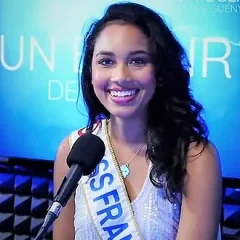 Clémence Botino height profile photo
