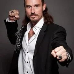 Coach (Survivor contestant) height profile photo