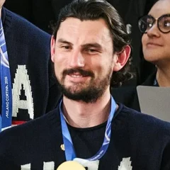 Connor Hellebuyck height profile photo