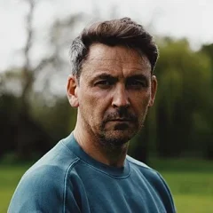 Conor Woodman height profile photo