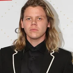 Conrad Sewell height profile photo