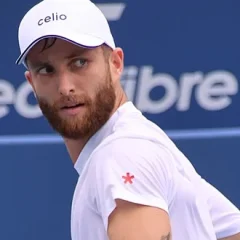 Corentin Moutet height profile photo