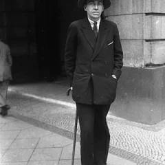 Cornelius Vanderbilt IV height profile photo