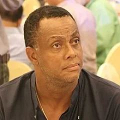 Courtney Walsh height profile photo