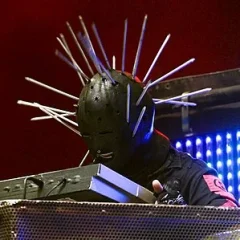 Craig Jones (musician) height profile photo