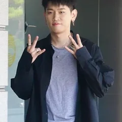 Crush (singer) height profile photo