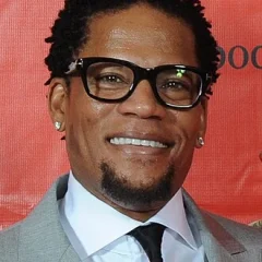 D. L. Hughley height profile photo