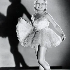 Daisy Earles height profile photo