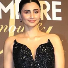 Daisy Shah height profile photo