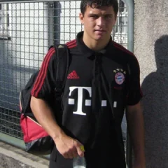 Dale Jennings (footballer) height profile photo