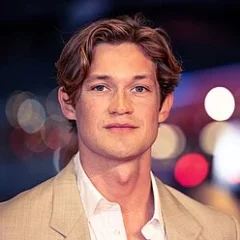 Damian Hardung height profile photo