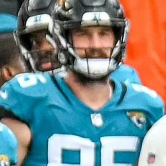 Dan Arnold (American football) height profile photo