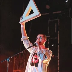Dan Smith (singer) height profile photo