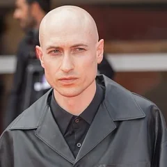 Daniel Blumberg height profile photo