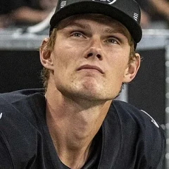 Daniel Carlson height profile photo