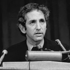 Daniel Ellsberg height profile photo