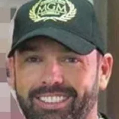 Daniel Kinahan height profile photo