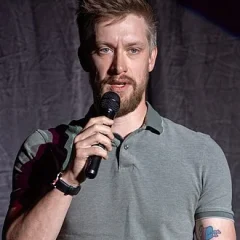 Daniel Sloss height profile photo