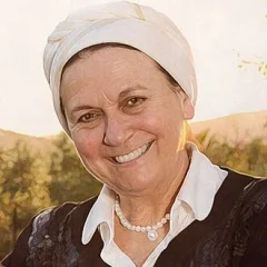 Daniella Weiss height profile photo