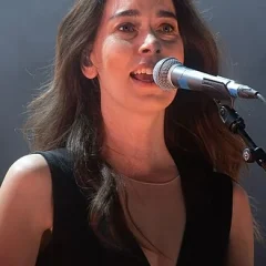 Danielle Haim height profile photo
