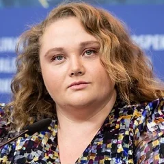 Danielle Macdonald height profile photo