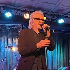 Danny Hutton height profile photo