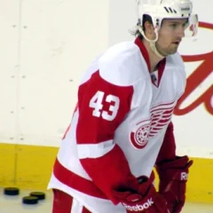 Darren Helm height profile photo