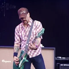 Dave Kushner height profile photo