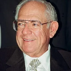 Dave Thomas (businessman) height profile photo