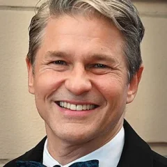 David Burtka height profile photo