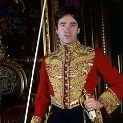 David Cholmondeley, 7th Marquess of Cholmondeley height profile photo