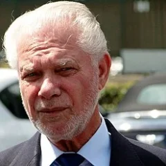 David Gold (businessman) height profile photo
