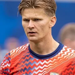 David Møller Wolfe height profile photo
